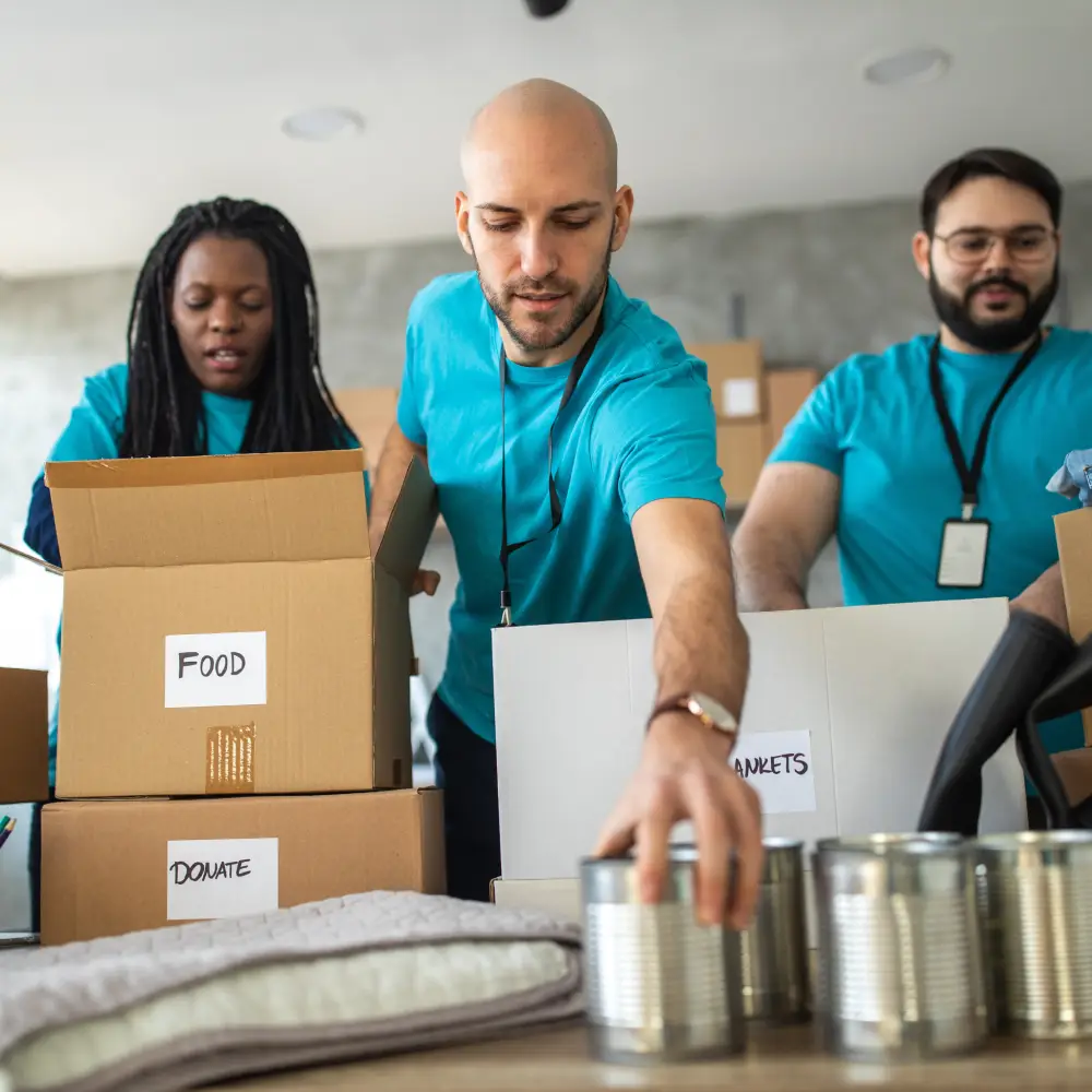 Volunteers distributing food